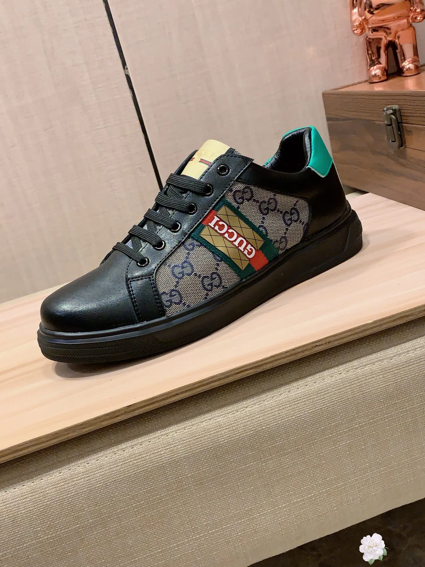 Men's men's shoes💰420💰💰🎩🎩[Lightning][Lightning] "Gucci*" latest • popular casual shoes, top brand [seduce] luxury ~ purchasing agency, top ~ quality. [Strong] The upper is made of imported breathable cowhide with fabric material ➕ Breathable sheepskin feet (•) and fine workmanship. The original stylish and stylish soft rubber wear-resistant and non-slip outsole is light and comfortable on the feet. The real thing looks better when photographed in person. 111: code: 38-44, 3️⃣ colors selected